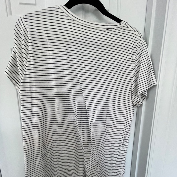 Tee-shirts--assorted - Picture 4 of 13